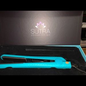 beautiful flat iron, only used 1 time!